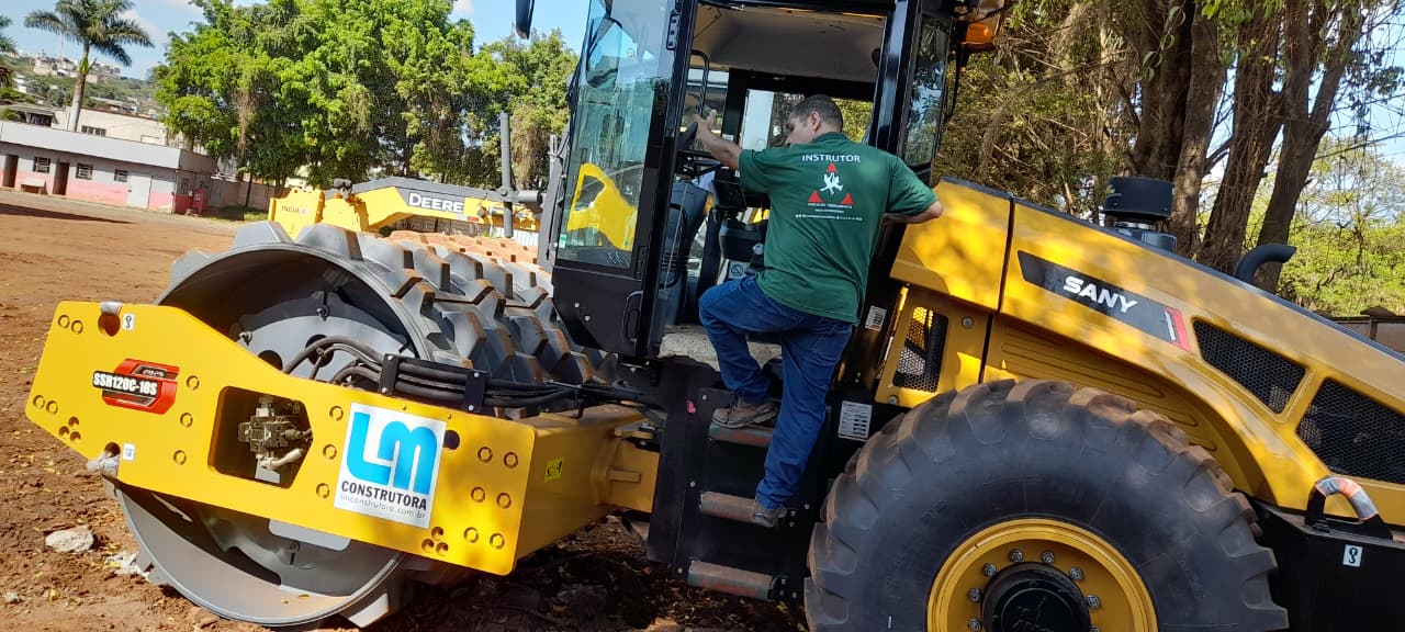 Treinamento em rolo compactador Sany