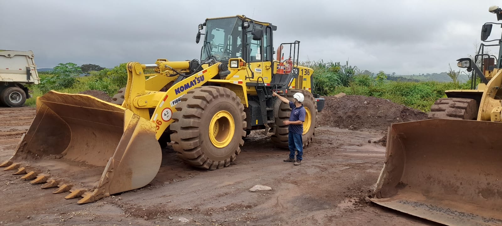 Treinamento NR-11 com pá carregadeira Komatsu